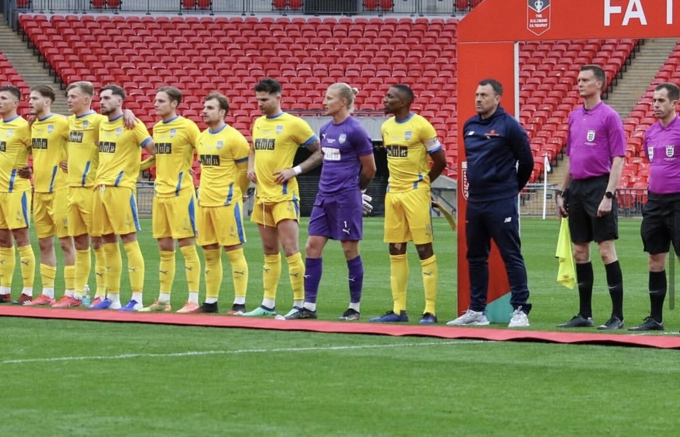 Concord Rangers line up on the Wembley turf before the 2019-20 FA Trophy Final v Harrogate Town